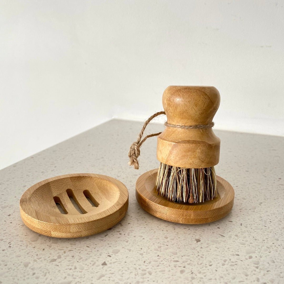 This natural brush is perfect for cutlery, pots, and pans, ensuring efficient cleaning with a sustainable touch.